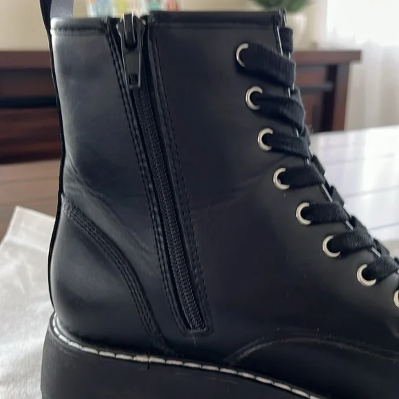 Madden Girl black boots in a size 8. - Picture 4 of 8